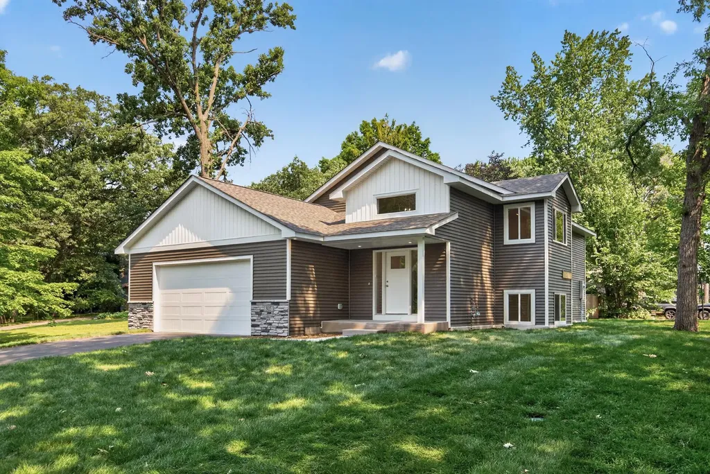 5832 Perry Avenue N Crystal MN 55429