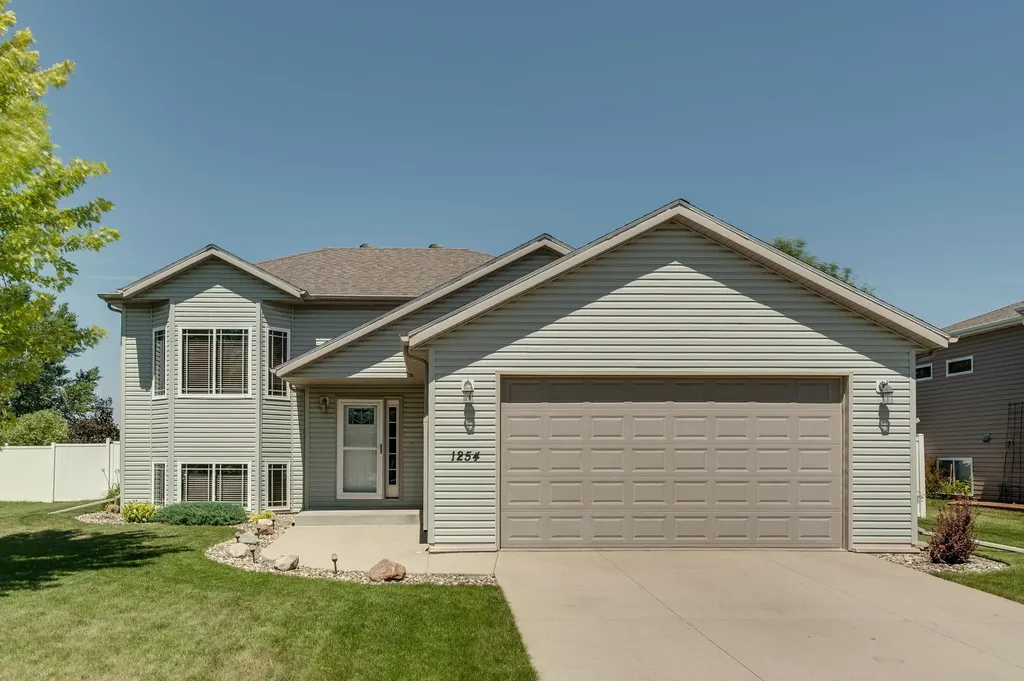 1254 39th Avenue S Moorhead MN 56560