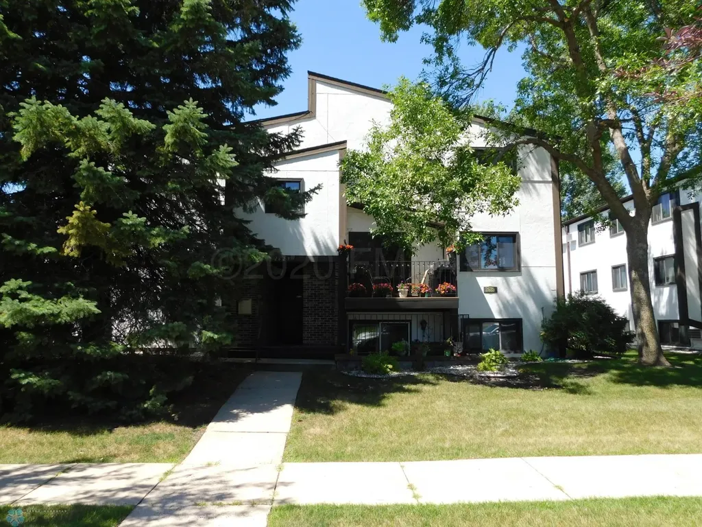 2629 Arrowhead Road S Fargo ND 58103