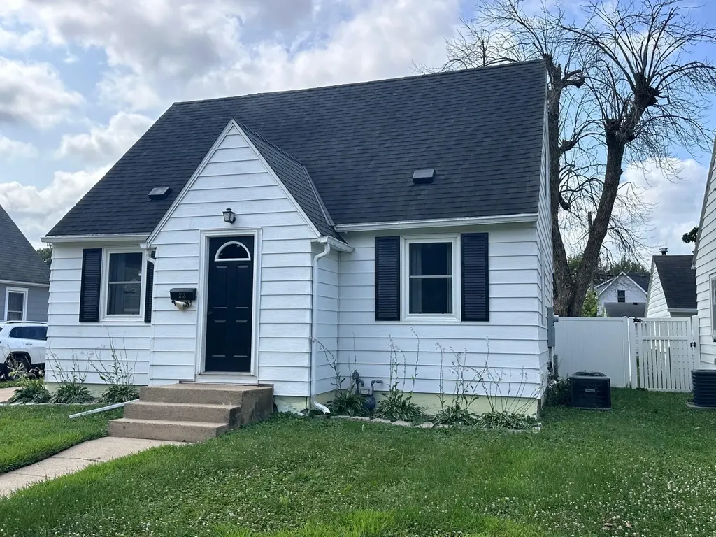 213 11th Avenue SW Austin MN 55912