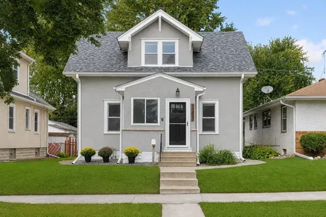 1297 Highland Parkway Saint Paul MN 55116