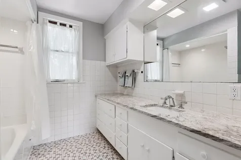 1297 Highland Parkway Saint Paul MN 55116
