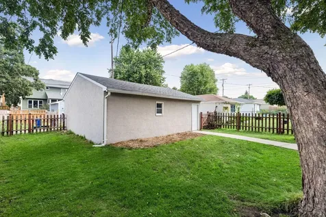 1297 Highland Parkway Saint Paul MN 55116