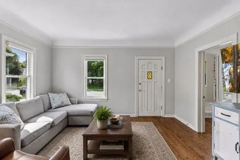 1297 Highland Parkway Saint Paul MN 55116