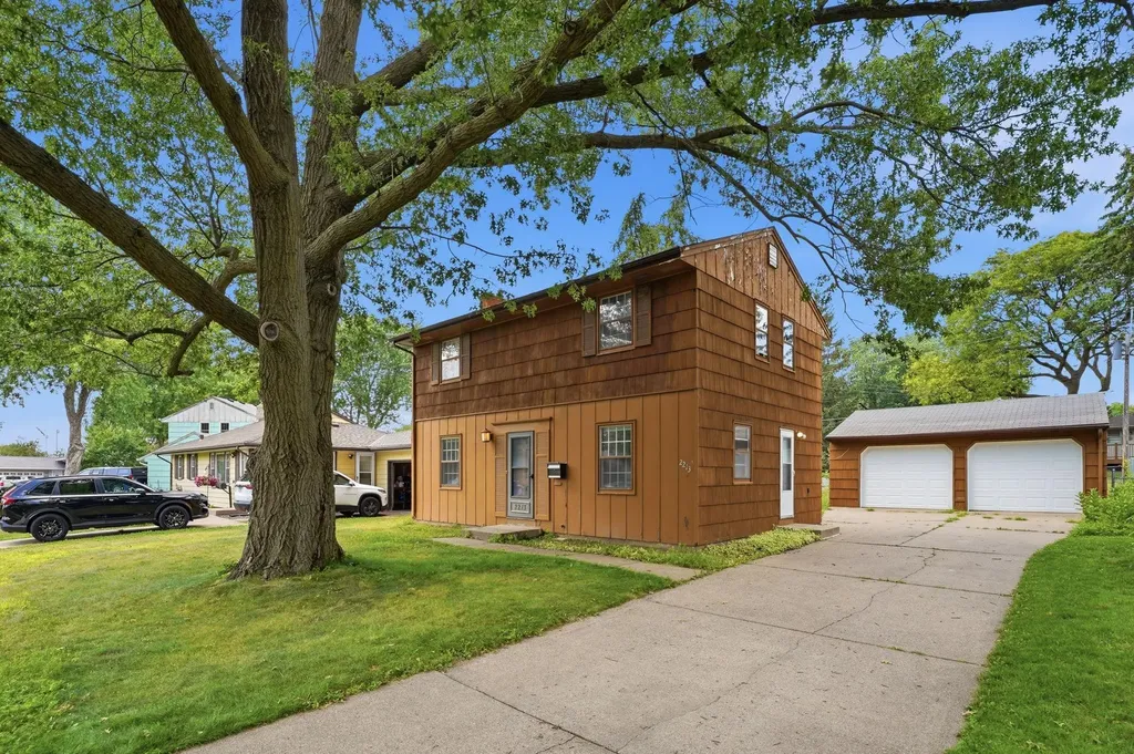 2213 Dellridge Avenue Saint Paul MN 55119