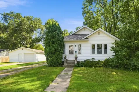 19 12th Street NE Faribault MN 55021