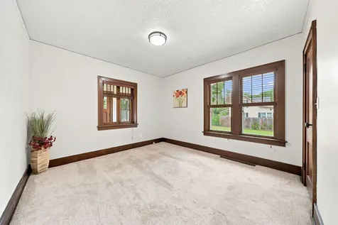 19 12th Street NE Faribault MN 55021