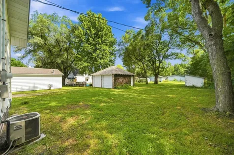 19 12th Street NE Faribault MN 55021