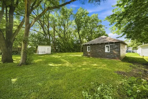 19 12th Street NE Faribault MN 55021