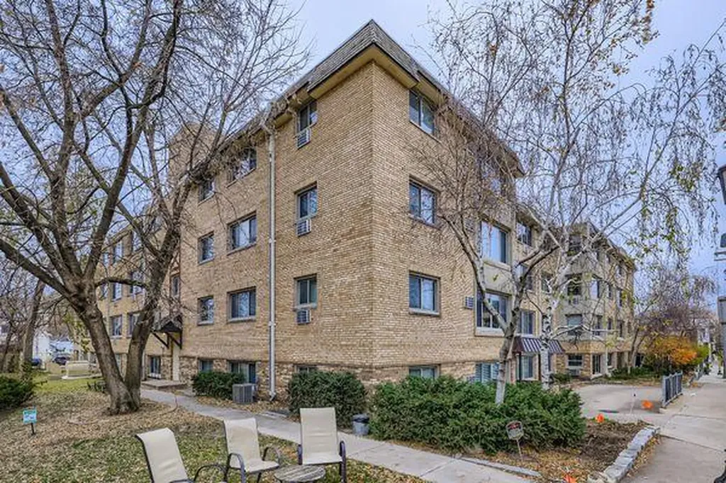 2727 W 43rd Street Minneapolis MN 55410