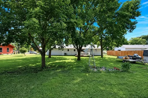 1013 9th Street Gaylord MN 55334