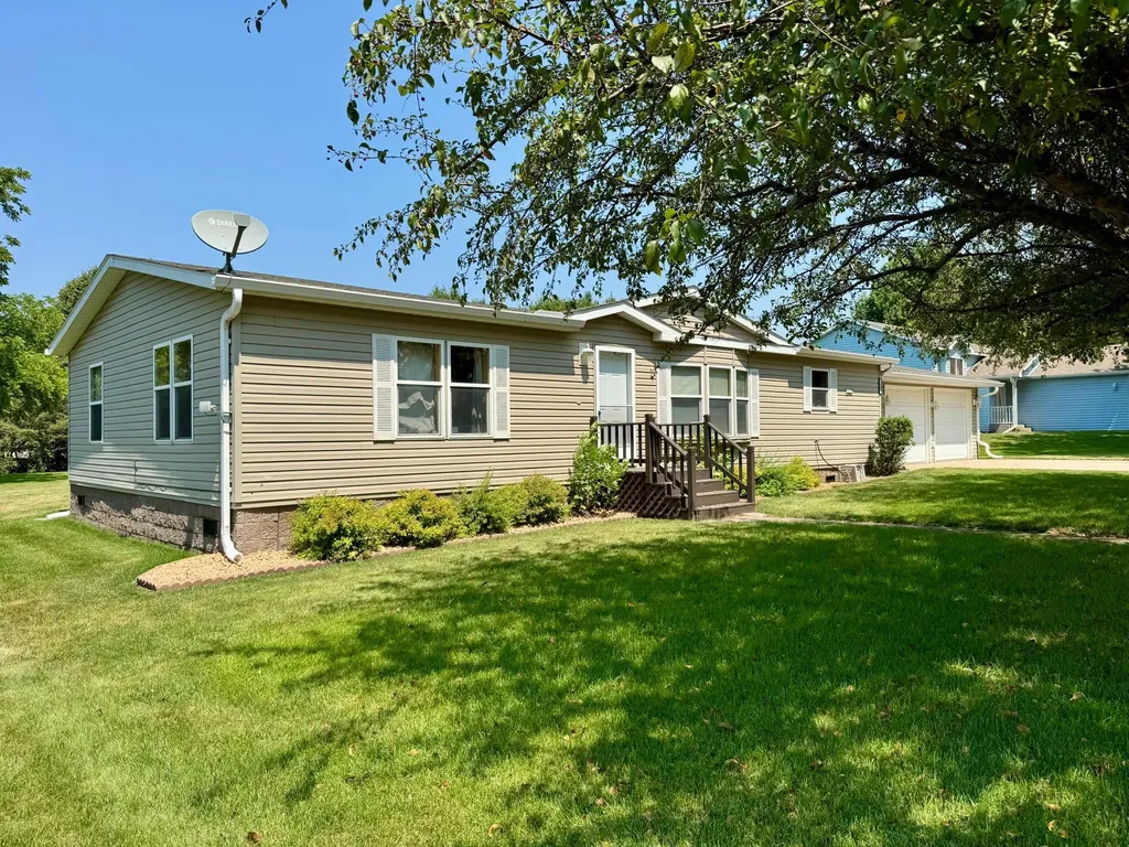 1206 Viking Drive Olivia MN 56277