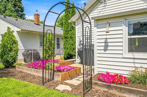284 Winona Street E Saint Paul MN 55107