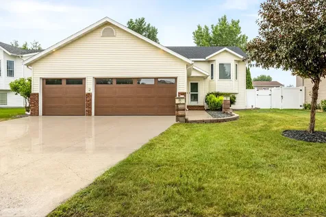 4334 45th Avenue S Fargo ND 58104