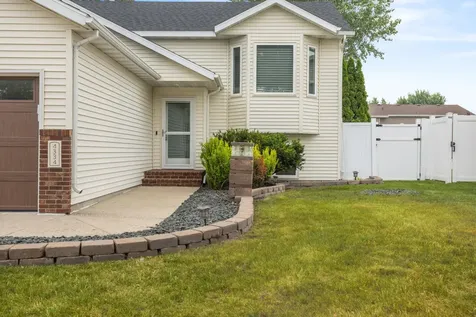 4334 45th Avenue S Fargo ND 58104