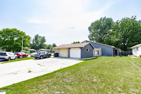 2321 Country Club Parkway Moorhead MN 56560