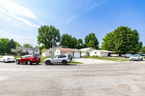 2321 Country Club Parkway Moorhead MN 56560