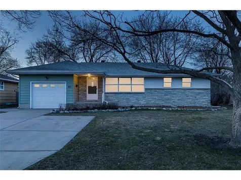 6418 37th Avenue N Crystal MN 55427