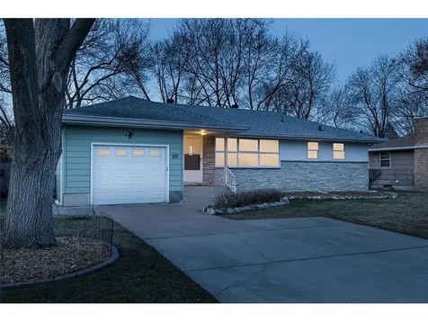 6418 37th Avenue N Crystal MN 55427