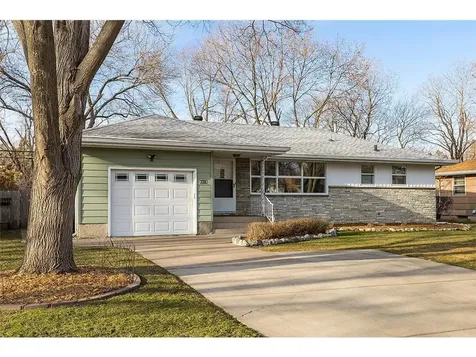 6418 37th Avenue N Crystal MN 55427