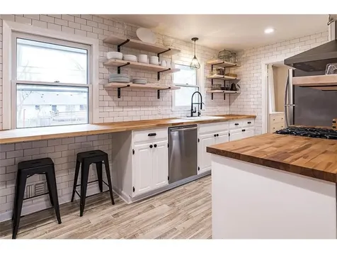 6418 37th Avenue N Crystal MN 55427