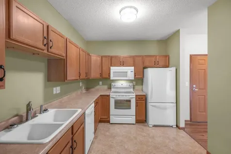 114200 Hundertmark Chaska MN 55318