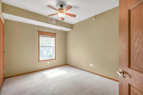 114200 Hundertmark Chaska MN 55318