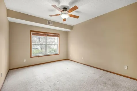 114200 Hundertmark Chaska MN 55318