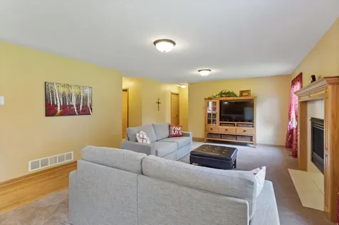 9112 Dunbar Knoll N Brooklyn Park MN 55443