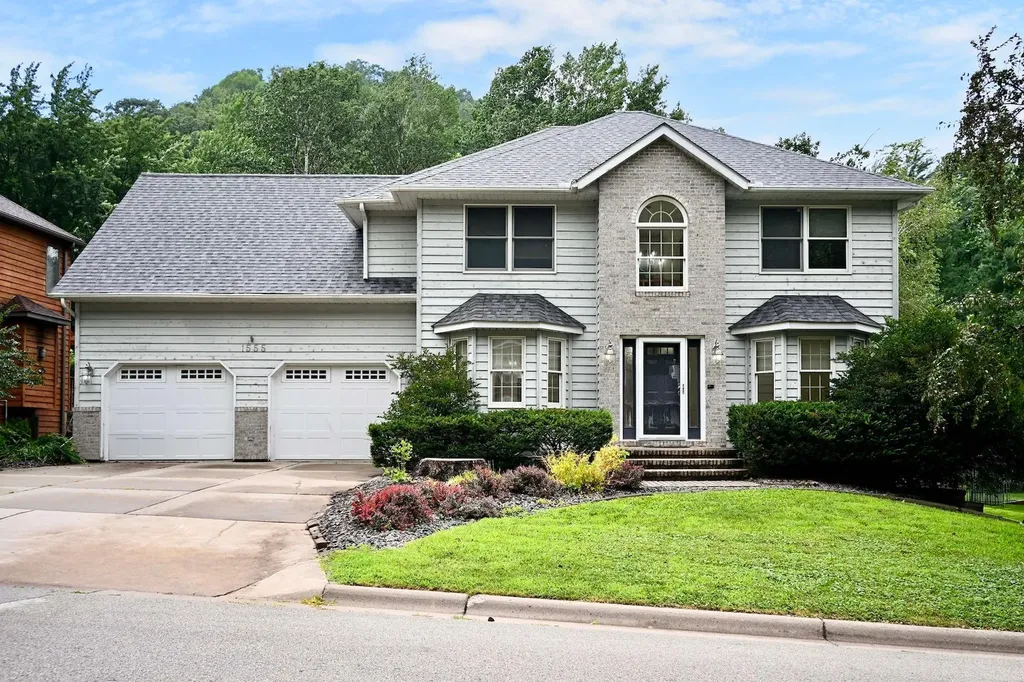 1555 48th Avenue Winona MN 55987