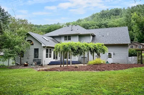 1555 48th Avenue Winona MN 55987