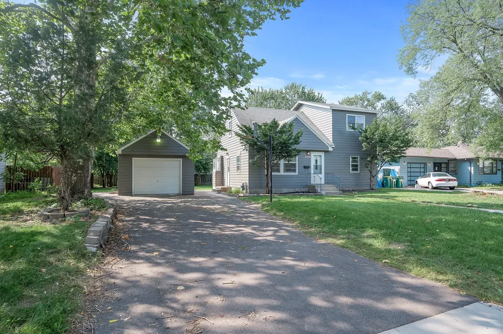 6107 Bryant Avenue N Brooklyn Center MN 55430