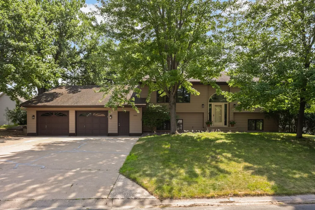 2064 Pin Oak Drive Eagan MN 55122