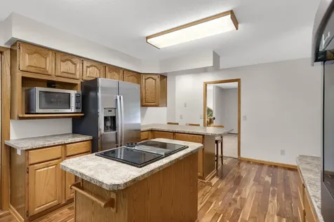 2064 Pin Oak Drive Eagan MN 55122