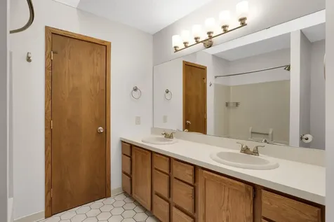 2064 Pin Oak Drive Eagan MN 55122