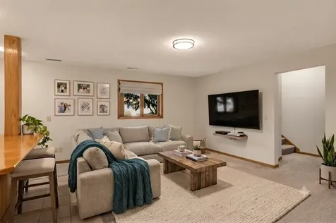 2064 Pin Oak Drive Eagan MN 55122