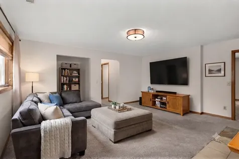 2064 Pin Oak Drive Eagan MN 55122