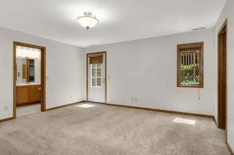 2064 Pin Oak Drive Eagan MN 55122