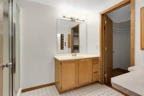 2064 Pin Oak Drive Eagan MN 55122