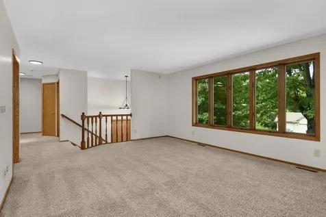 2064 Pin Oak Drive Eagan MN 55122