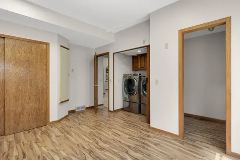 2064 Pin Oak Drive Eagan MN 55122