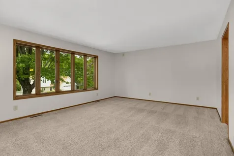 2064 Pin Oak Drive Eagan MN 55122