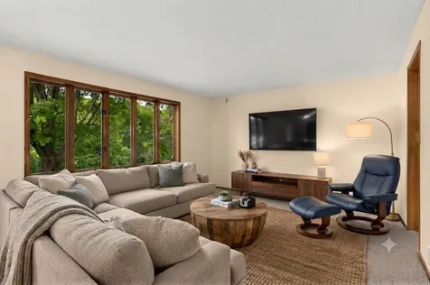 2064 Pin Oak Drive Eagan MN 55122