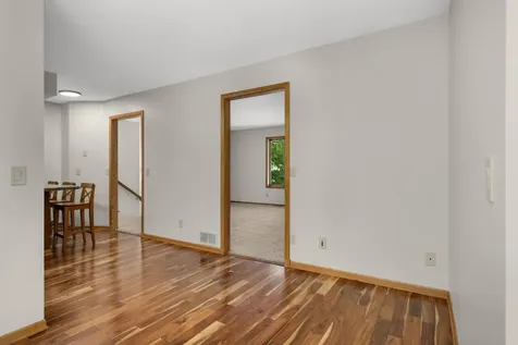 2064 Pin Oak Drive Eagan MN 55122