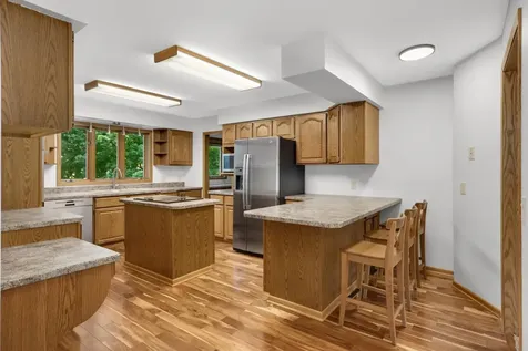 2064 Pin Oak Drive Eagan MN 55122