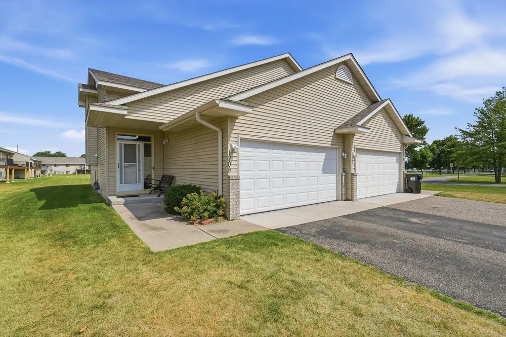 1209 S 3rd Street S Princeton MN 55371