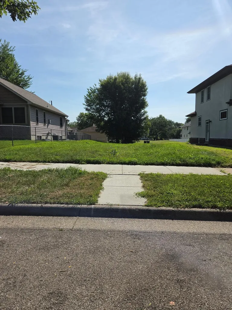 1722 Thomas Avenue N Minneapolis MN 55411