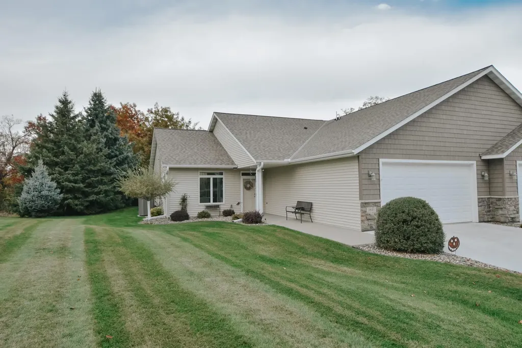2840 Pine Ridge Boulevard Red Wing MN 55066