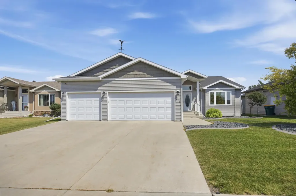 216 30th Avenue E West Fargo ND 58078