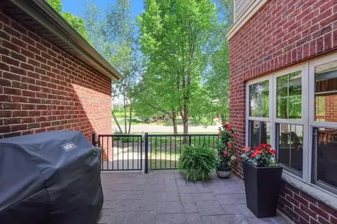12250 Lakeview Drive N Maple Grove MN 55369